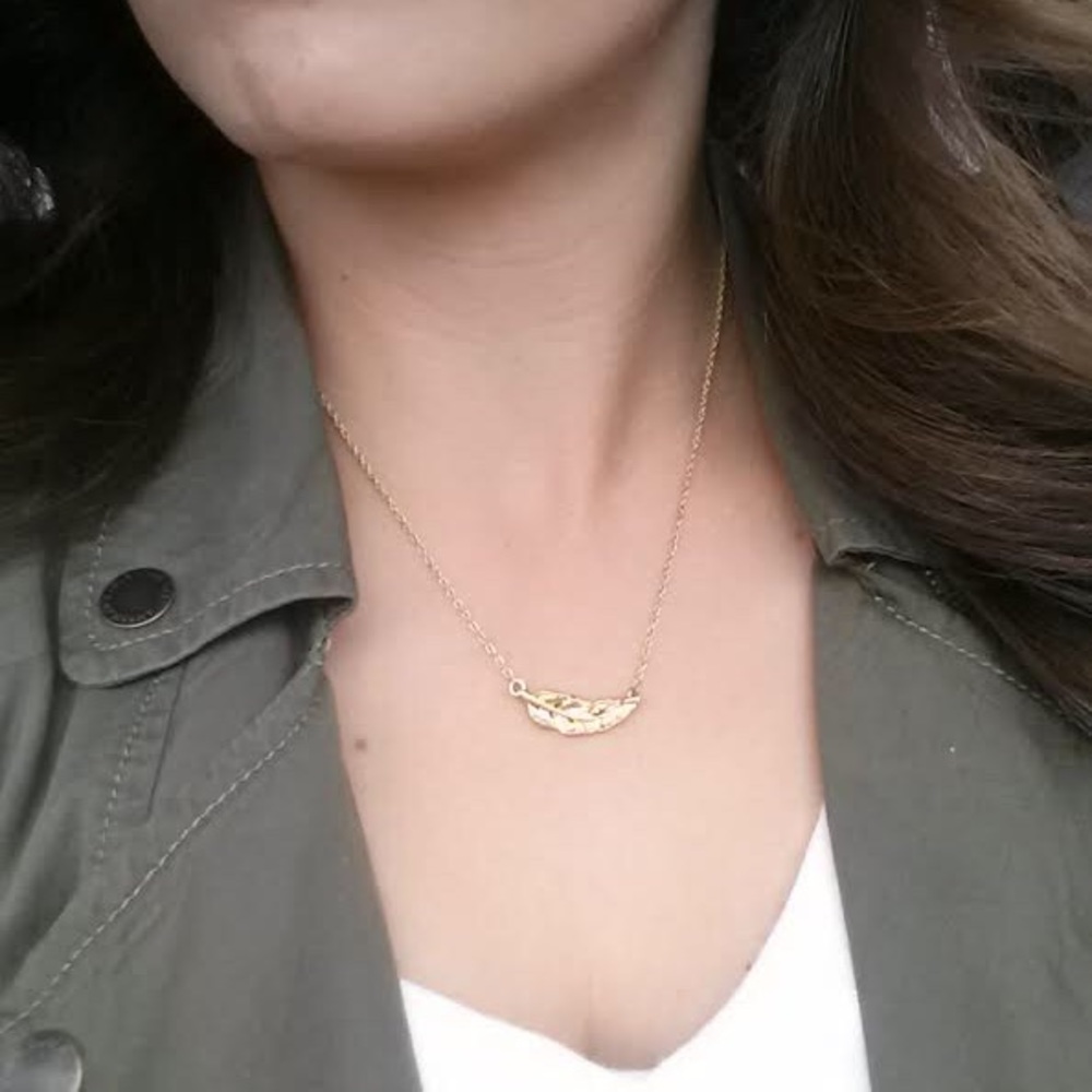 Chloe&Isabel Sculpted Feather Pendant Necklace-New